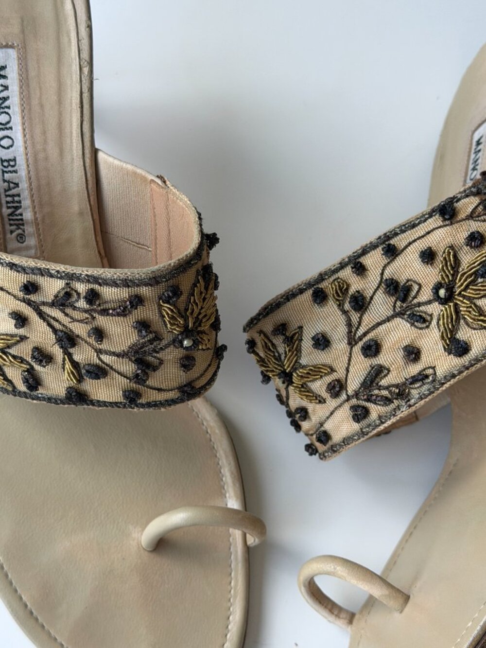 Vintage Manolo Blahnik Embroidered Toe-Ring Sandals, IT 38.5, approx. US 8 - Picture 4 of 14